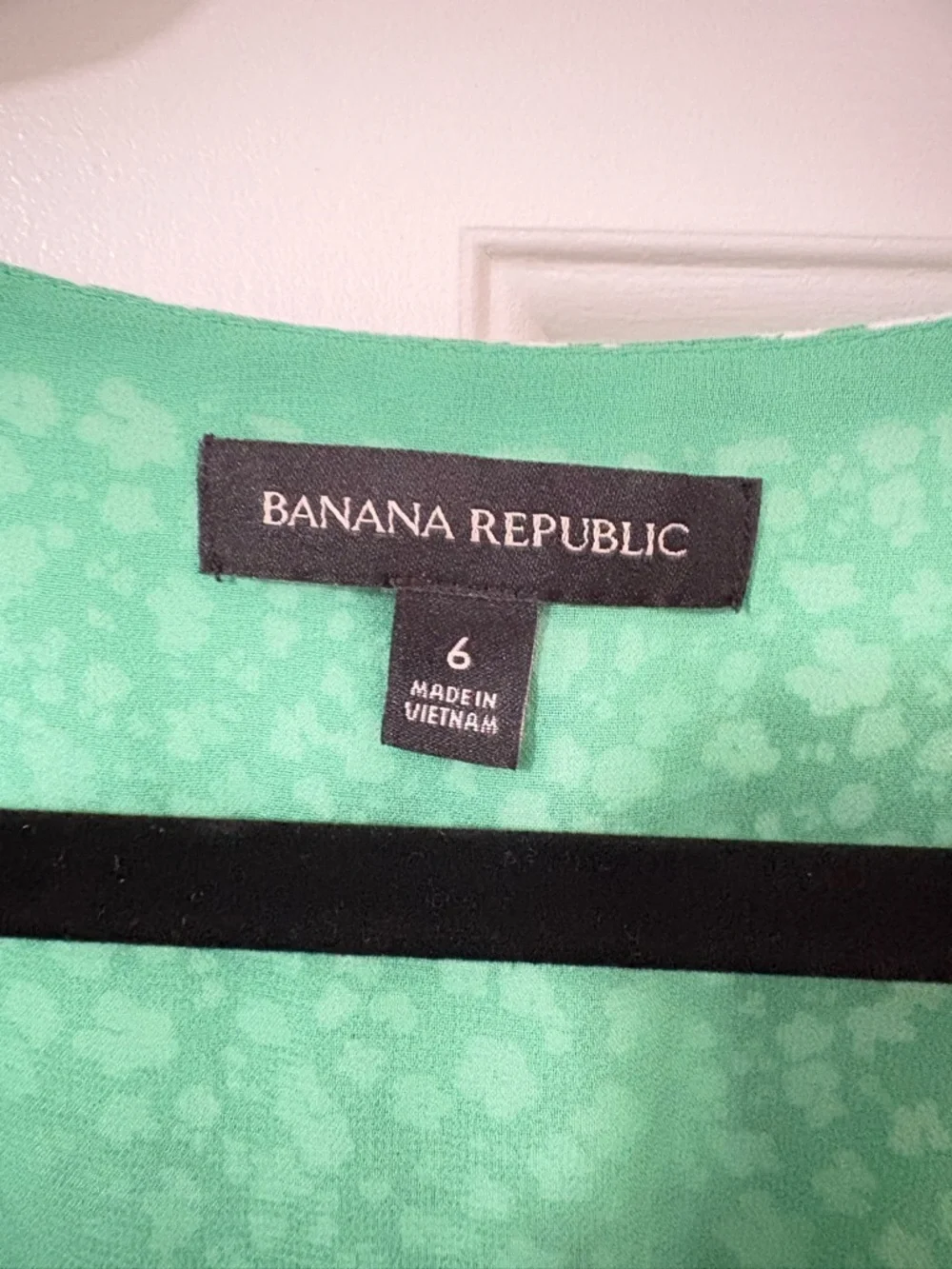 Banana Republic Green Floral V-Neck Midi Dress with Ruffle Hem Size 6 - Picture 3 of 5
